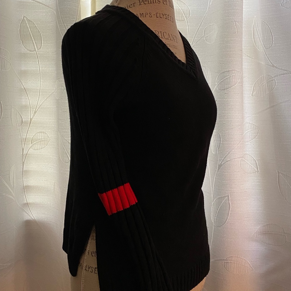 AYUKO COLLECTION Black V-neck Knit Pullover.